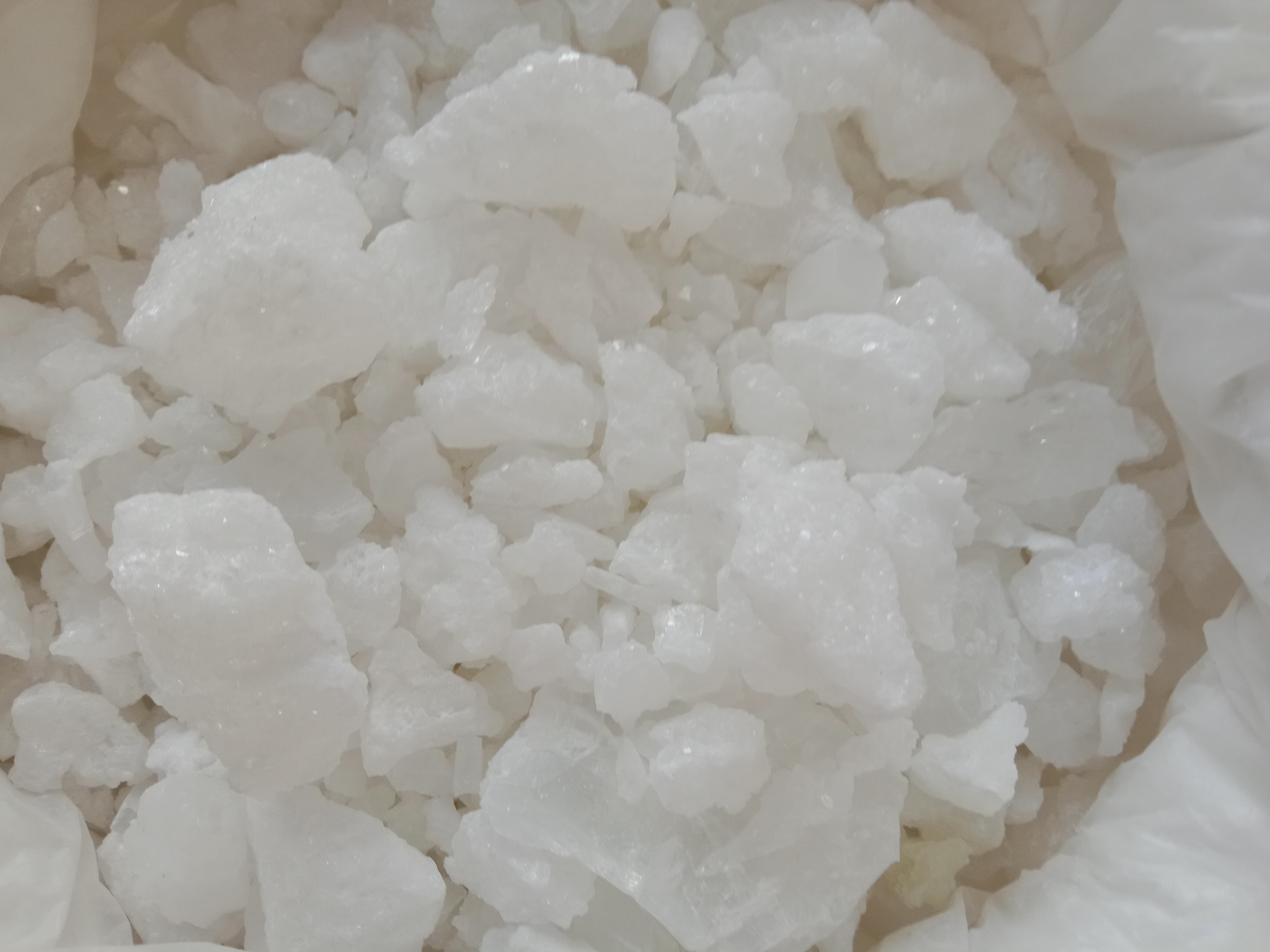 高纯电熔氧化镁砂镁粉的物化性决定了它的广泛用途